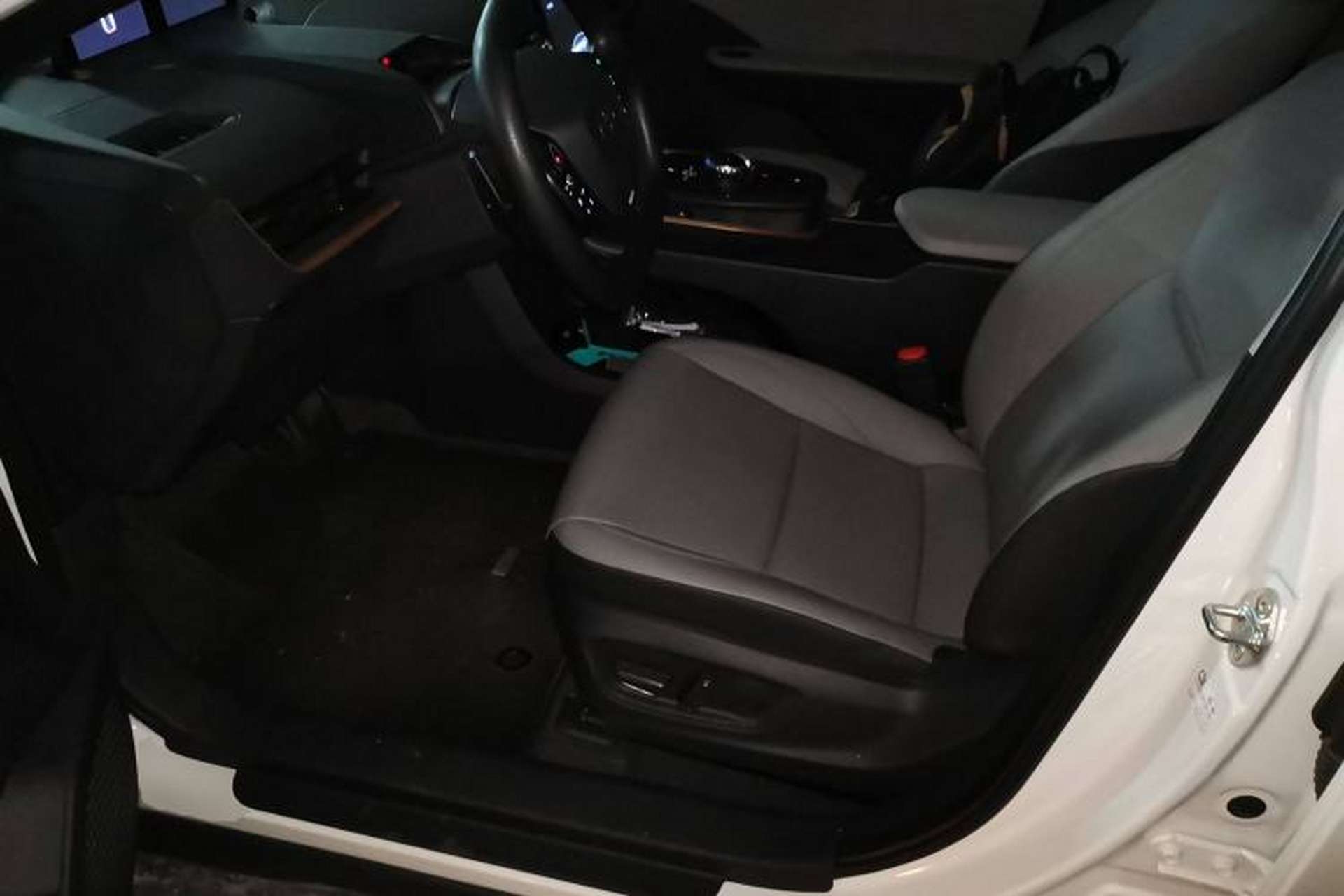 Used Toyota bZ3 2024 517 km Elite PRO Left Front Seat