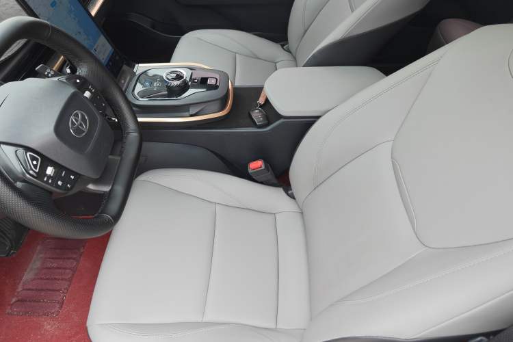 Used Toyota bZ3 2024 517 km Elite PRO Left Front Seat