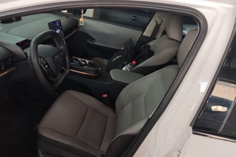 Used Toyota bZ3 2024 517 km Elite PRO Left Front Seat