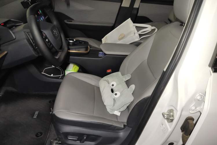 Used Toyota bZ3 2024 517 km Elite PRO Left Front Seat