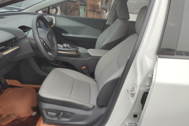 Used Toyota bZ3 2024 517 km Elite PRO Left Front Seat