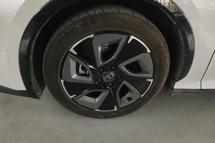 Used Toyota bZ3 2024 517 km Elite PRO Left Front Wheel Hub