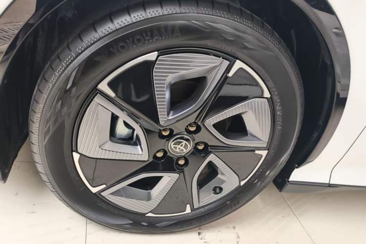 Used Toyota bZ3 2024 517 km Elite PRO Left Front Wheel Hub