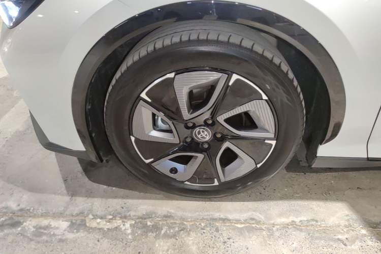 Used Toyota bZ3 2024 517 km Elite PRO Left Front Wheel Hub