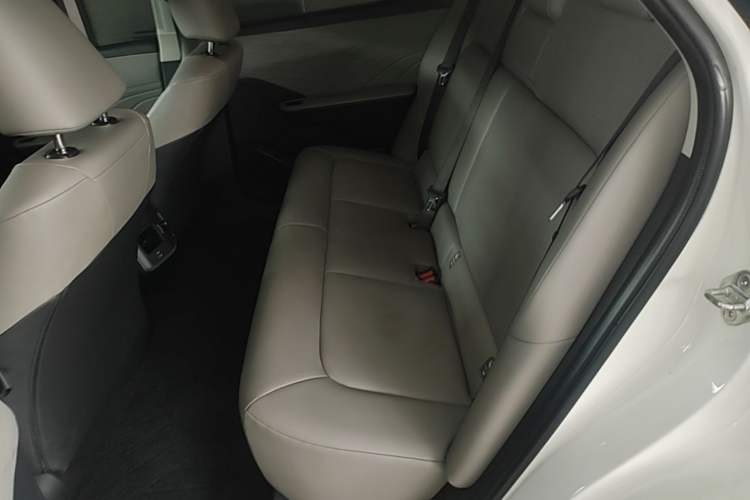 Used Toyota bZ3 2024 517 km Elite PRO Left Rear Seat