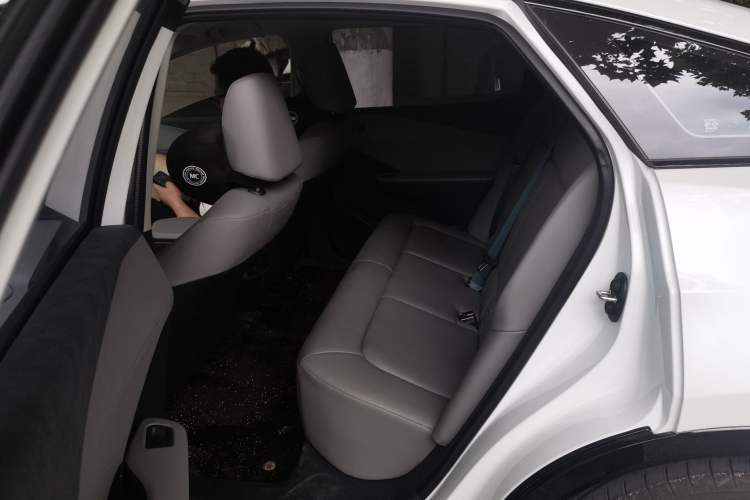 Used Toyota bZ3 2024 517 km Elite PRO Left Rear Seat