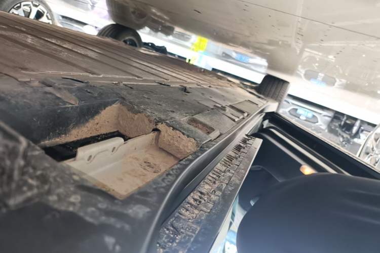 Used Toyota bZ3 2024 517 km Elite PRO Left Side Sill