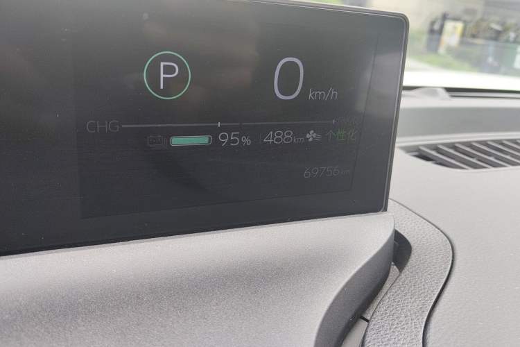 Used Toyota bZ3 2024 517 km Elite PRO Odometer Close Up