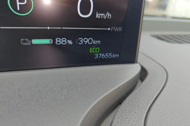 Used Toyota bZ3 2024 517 km Elite PRO Odometer Close Up