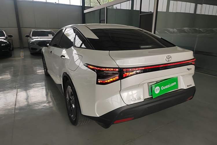 Used Toyota bZ3 2024 517 km Elite PRO Rear Left 45 Deg