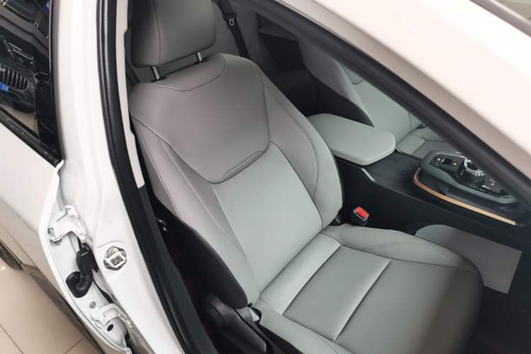 Used Toyota bZ3 2024 517 km Elite PRO Right Front Seat