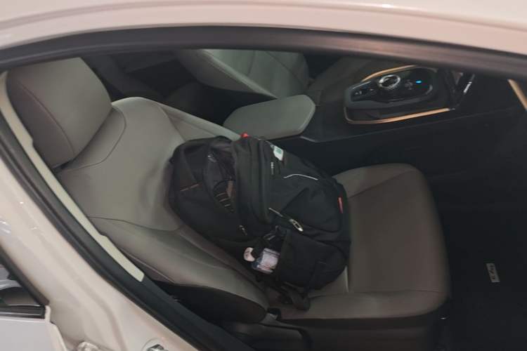 Used Toyota bZ3 2024 517 km Elite PRO Right Front Seat