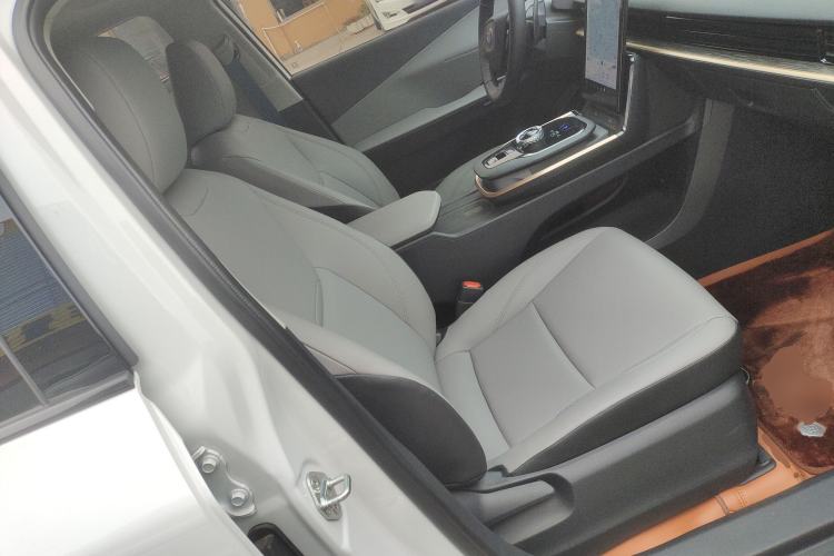 Used Toyota bZ3 2024 517 km Elite PRO Right Front Seat