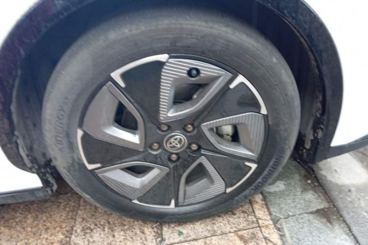Used Toyota bZ3 2024 517 km Elite PRO Right Front Wheel Hub
