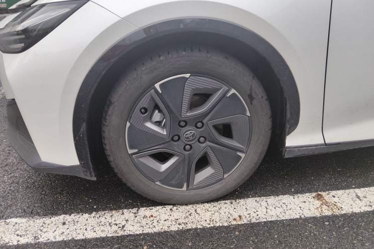 Used Toyota bZ3 2024 517 km Elite PRO Right Front Wheel Hub