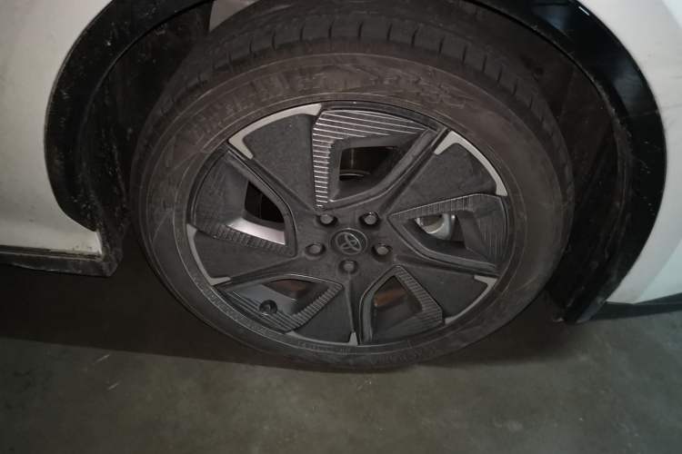 Used Toyota bZ3 2024 517 km Elite PRO Right Front Wheel Hub