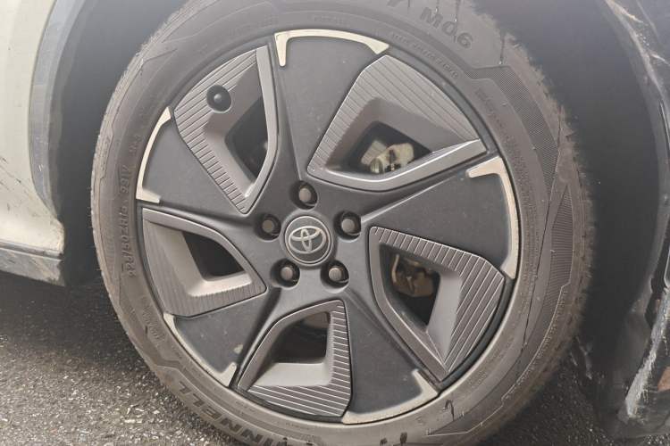 Used Toyota bZ3 2024 517 km Elite PRO Right Front Wheel Hub
