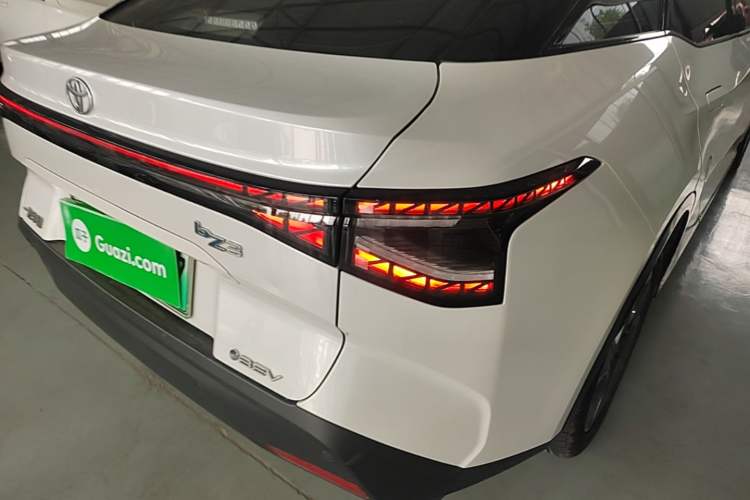 Used Toyota bZ3 2024 517 km Elite PRO Right Rear Taillight