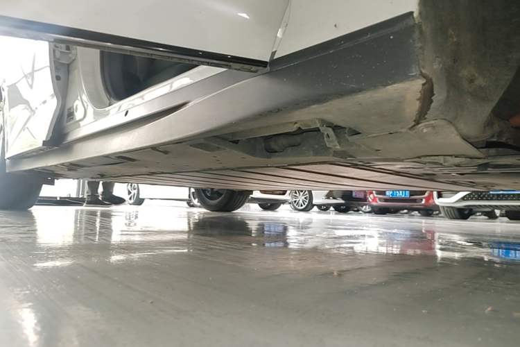Used Toyota bZ3 2024 517 km Elite PRO Right Side Sill