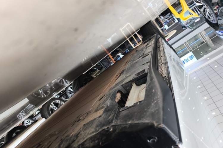 Used Toyota bZ3 2024 517 km Elite PRO Right Side Sill