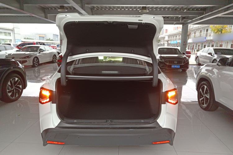 Used Toyota bZ3 2024 517 km Elite PRO Trunk