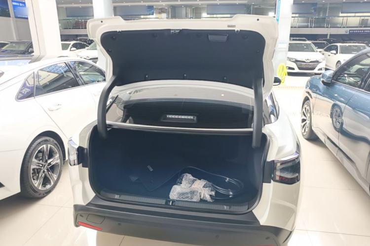 Used Toyota bZ3 2024 517 km Elite PRO Trunk