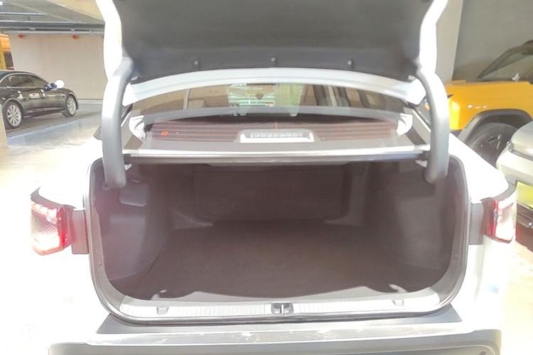 Used Toyota bZ3 2024 517 km Elite PRO Trunk