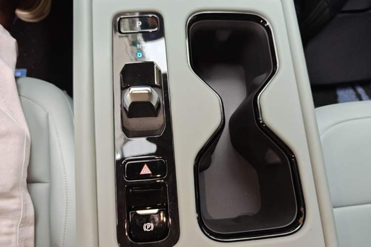Used Toyota bZ3 2026 Model, Smart Home PRO Gear Lever