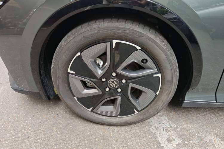 Used Toyota bZ3 2026 Model, Smart Home PRO Left Front Wheel Hub