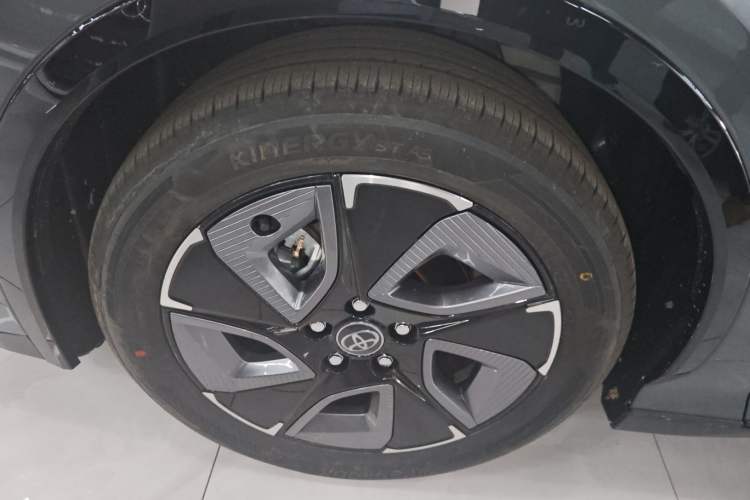Used Toyota bZ3 2026 Model, Smart Home PRO Left Front Wheel Hub