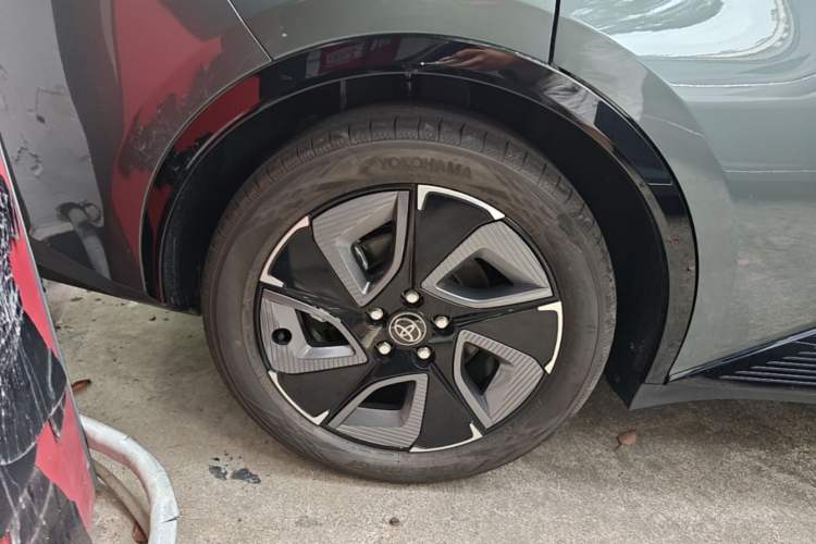 Used Toyota bZ3 2026 Model, Smart Home PRO Right Rear Wheel Hub