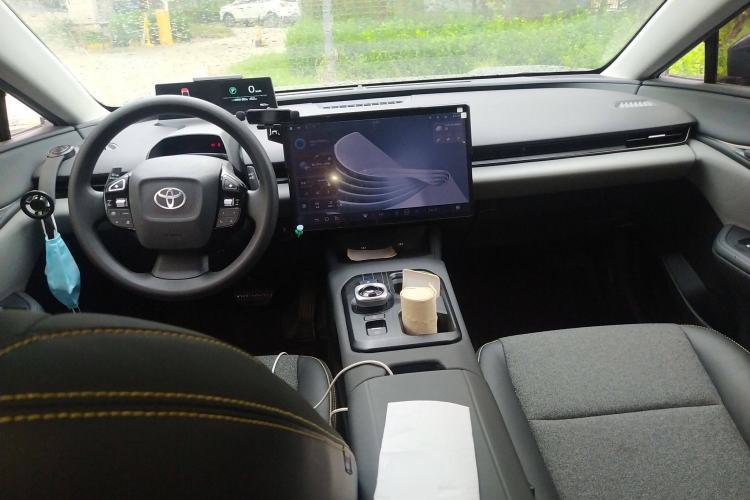 Used Toyota bZ5 2025 Model 550 JOY Center Console