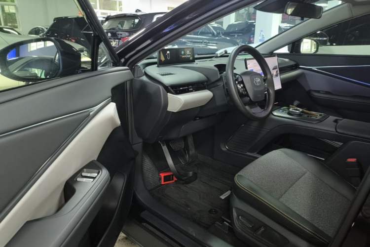 Used Toyota bZ5 2025 Model 550 JOY Driver Seat