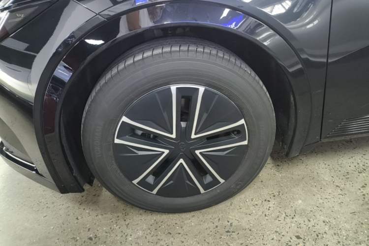 Used Toyota bZ5 2025 Model 550 JOY Left Front Wheel Hub