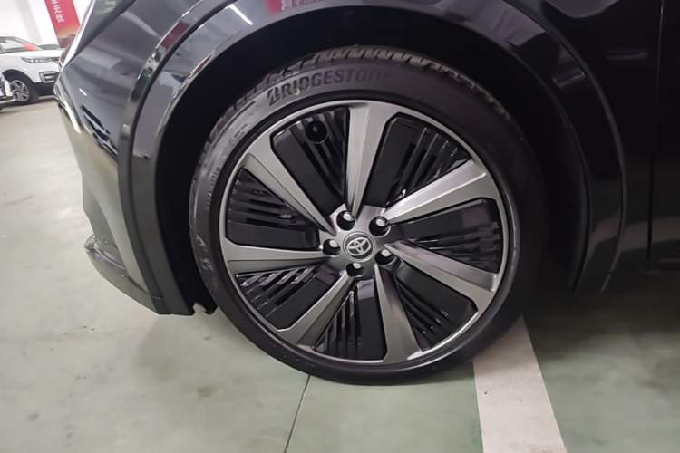 Used Toyota bZ5 2025 Model 550 PRO Left Front Wheel Hub