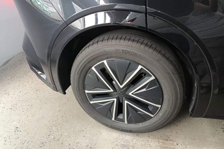 Used Toyota bZ5 2025 Model 550 JOY Right Rear Wheel Hub