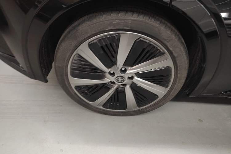Used Toyota bZ5 2025 Model 550 PRO Right Rear Wheel Hub