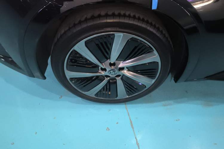 Used Toyota bZ5 2025 Model 550 PRO Right Rear Wheel Hub