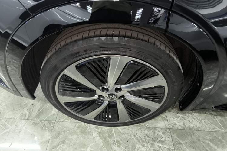 Used Toyota bZ5 2025 Model 550 PRO Right Rear Wheel Hub