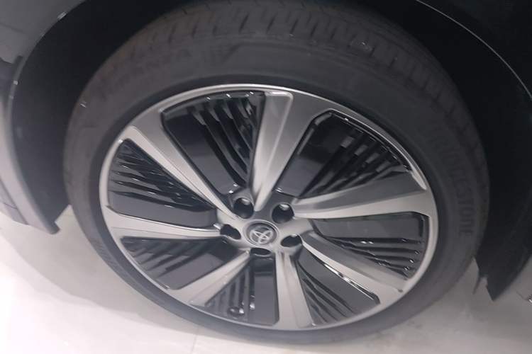 Used Toyota bZ5 2025 Model 550 PRO Smart Driving Edition Right Rear Wheel Hub