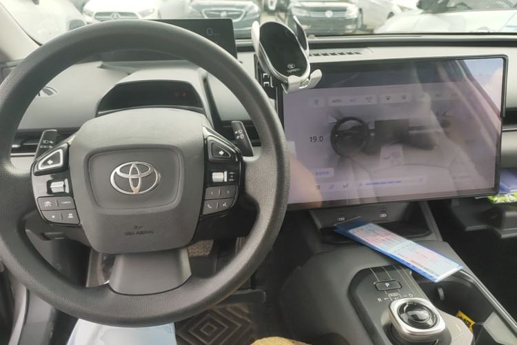 Used Toyota bZ5 2025 Model 550 JOY Center Console