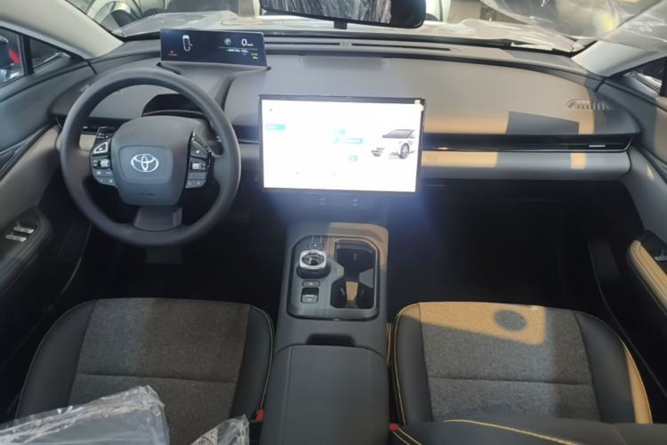 Used Toyota bZ5 2025 Model 550 JOY Center Console