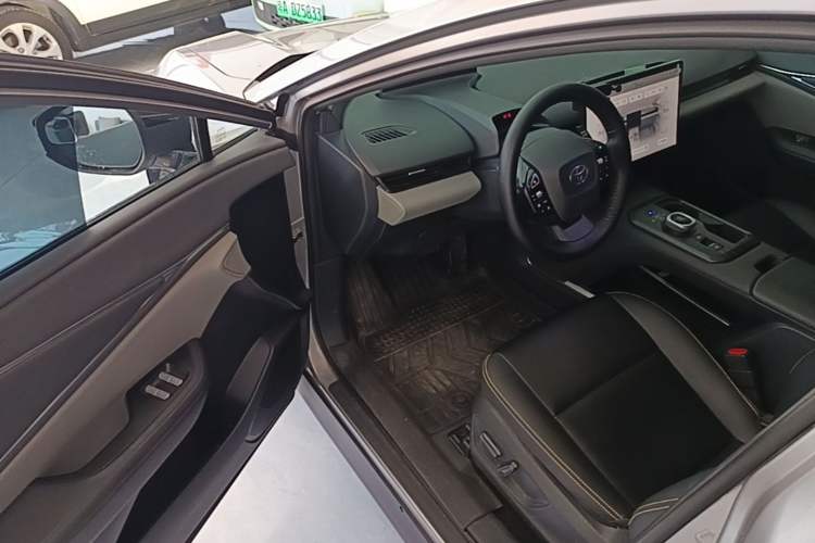 Used Toyota bZ5 2025 Model 550 JOY Driver Seat