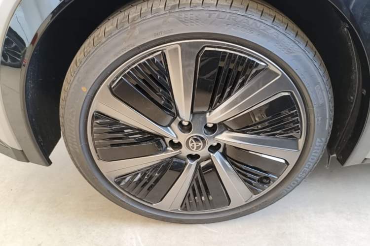 Used Toyota bZ5 2025 Model 550 PRO Exterior 5