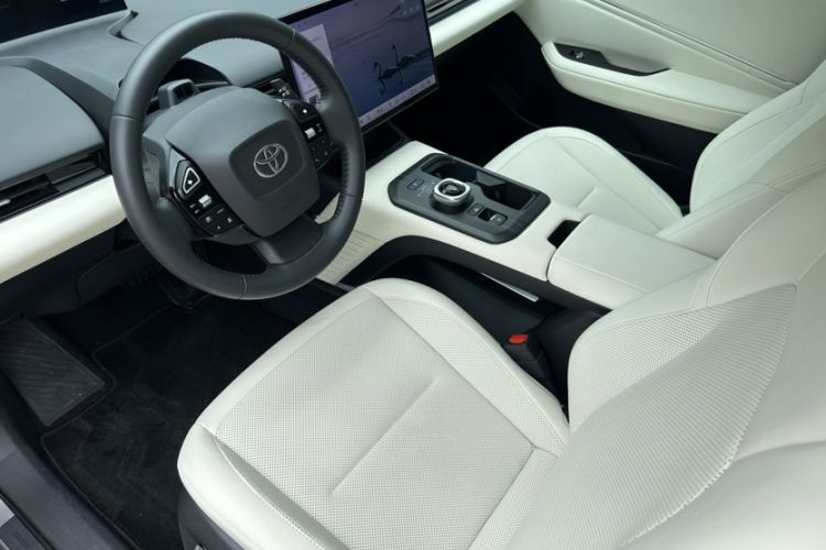 Used Toyota bZ5 2025 Model 550 PRO Interior 8