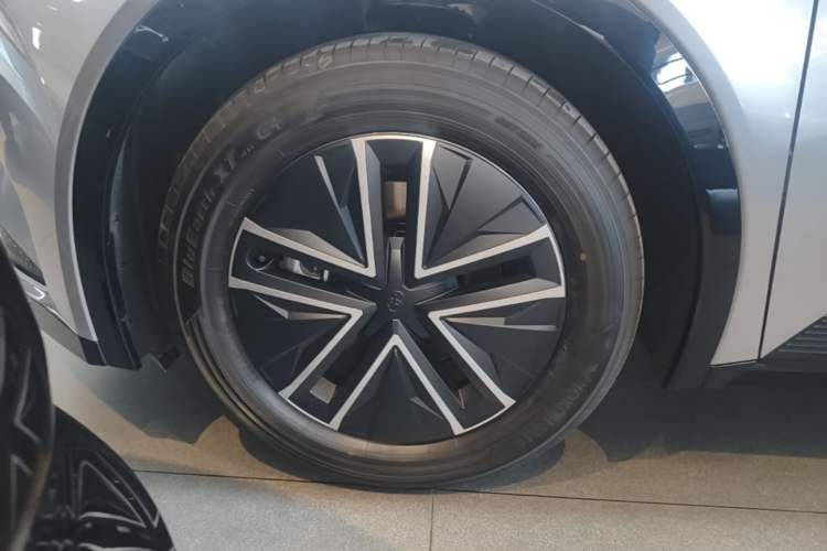 Used Toyota bZ5 2025 Model 550 JOY Left Front Wheel Hub