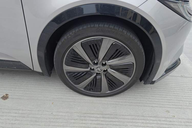 Used Toyota bZ5 2025 Model 550 PRO Right Front Wheel Hub