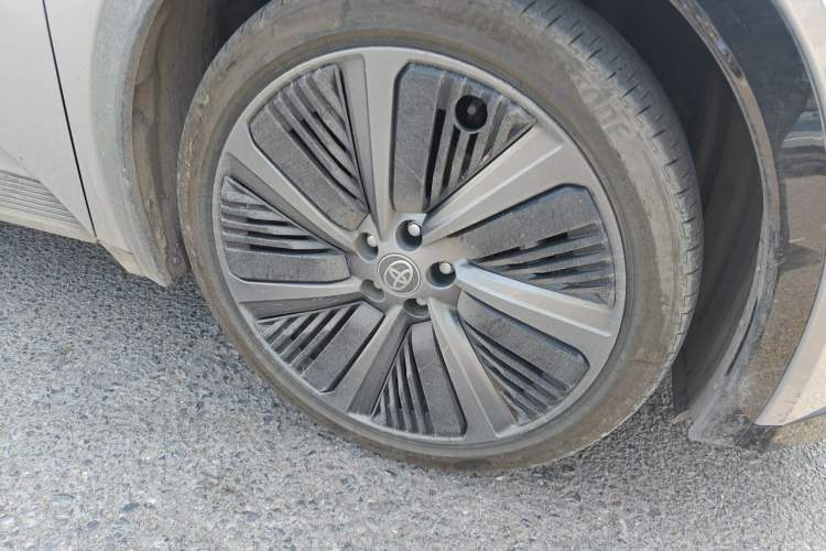 Used Toyota bZ5 2025 Model 550 PRO Right Front Wheel Hub
