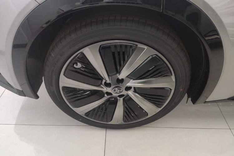 Used Toyota bZ5 2025 Model 630 MAX Smart Driving Edition Right Rear Wheel Hub