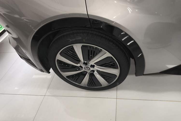 Used Toyota bZ5 2025 Model 550 PRO Smart Driving Edition Right Rear Wheel Hub